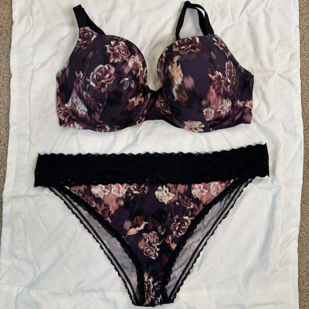 Torrid - bra / panty set - size 2 / 38DD
